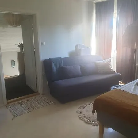 Charmig Vindslaegenhet- Centralt I Umeå Exterior photo