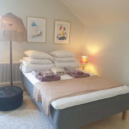 Charmig Vindslaegenhet- Centralt I Umeå Exterior photo